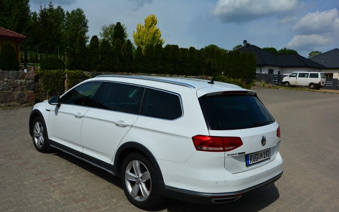 Volkswagen Passat cena 59900 przebieg: 221000, rok produkcji 2016 z Łobez małe 596